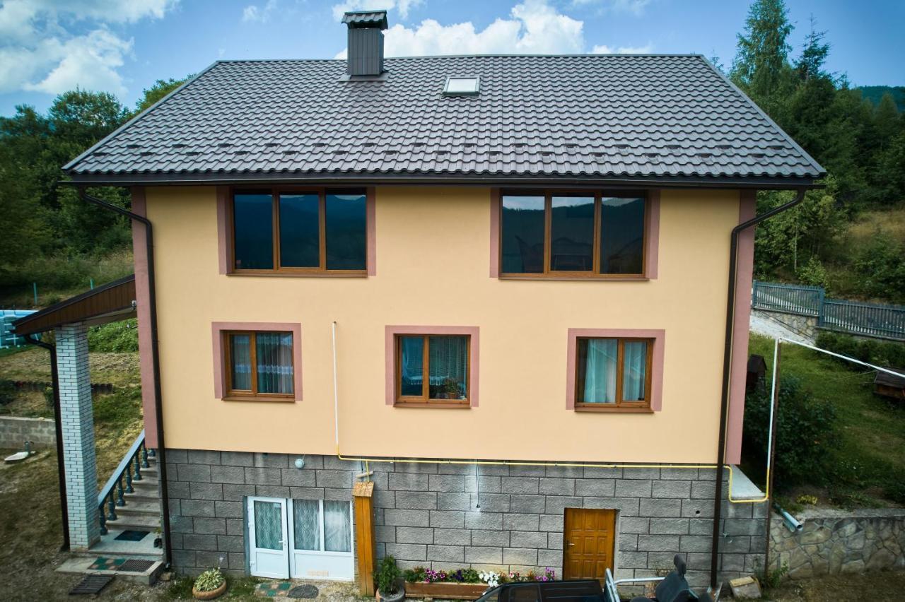 Gazdіvska Hata Guest House ยาเรมชา ภายนอก รูปภาพ