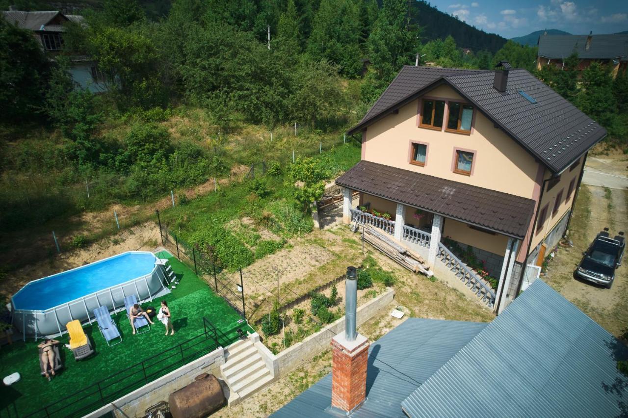 Gazdіvska Hata Guest House ยาเรมชา ภายนอก รูปภาพ