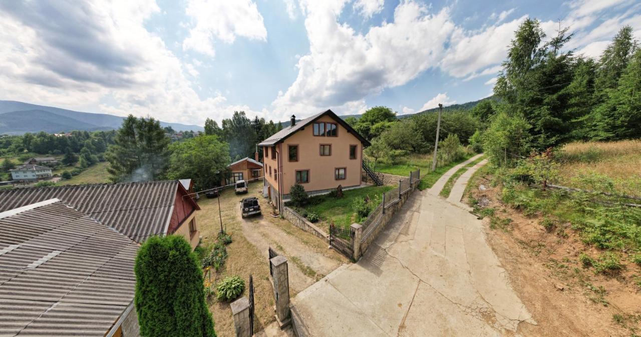 Gazdіvska Hata Guest House ยาเรมชา ภายนอก รูปภาพ