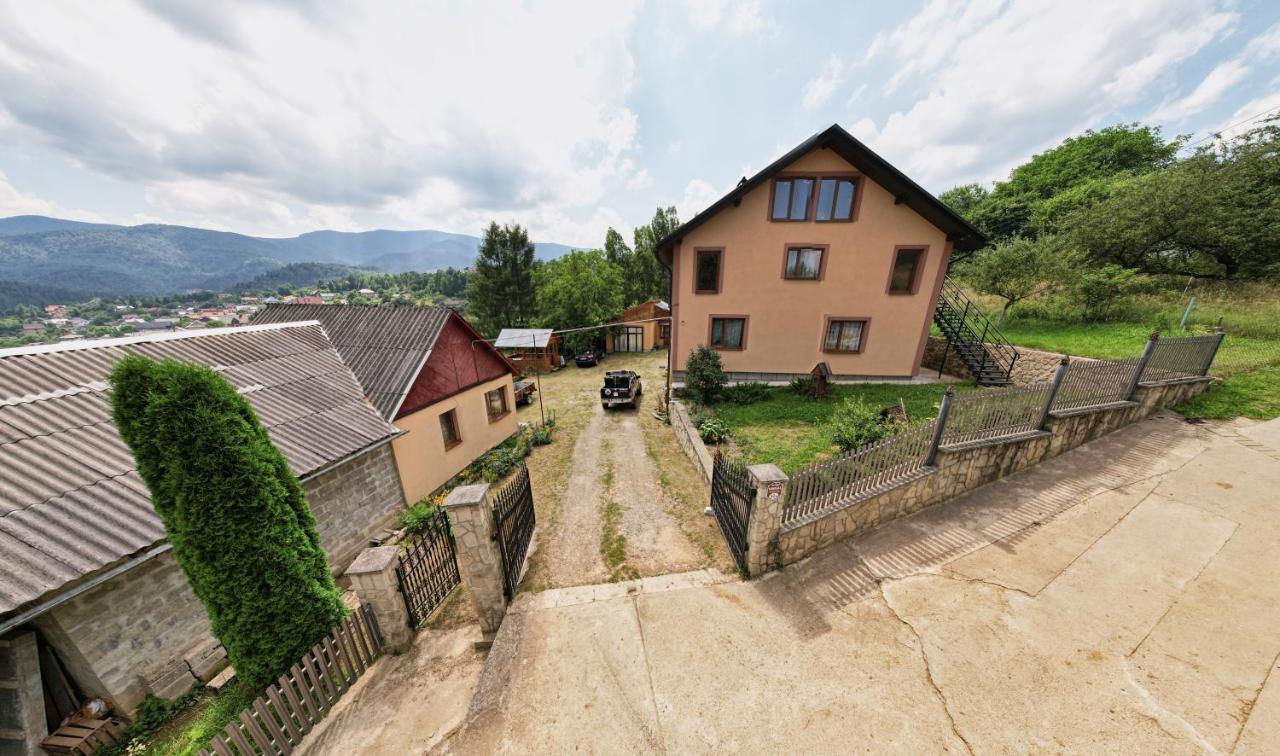 Gazdіvska Hata Guest House ยาเรมชา ภายนอก รูปภาพ