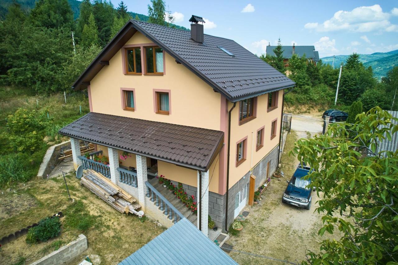 Gazdіvska Hata Guest House ยาเรมชา ภายนอก รูปภาพ