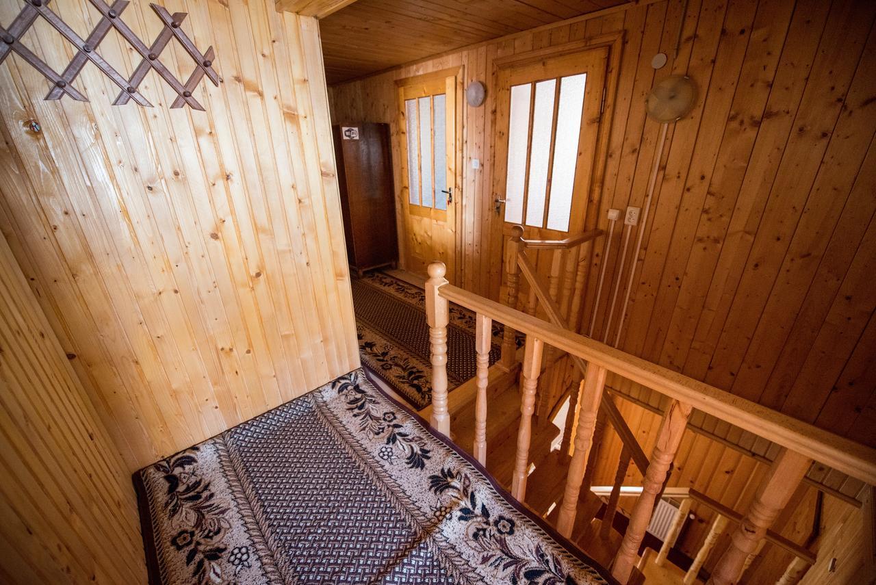 Gazdіvska Hata Guest House ยาเรมชา ภายนอก รูปภาพ